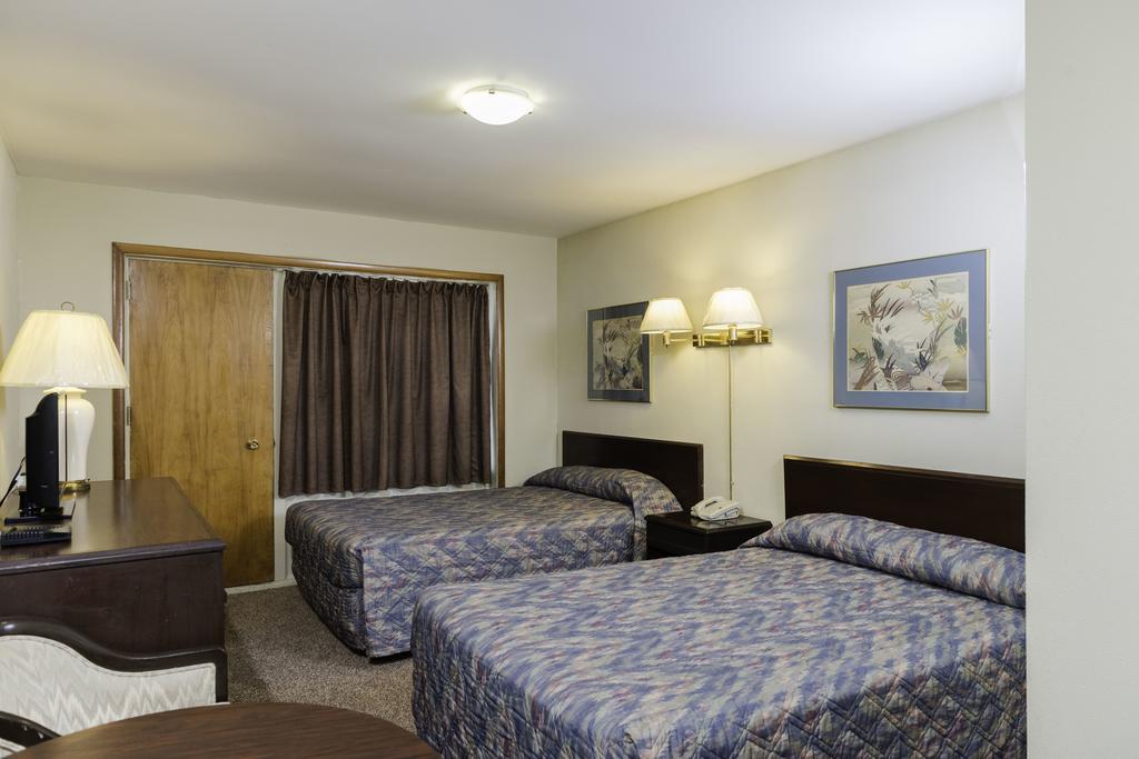 The Cavalier Inn Виннипег Экстерьер фото